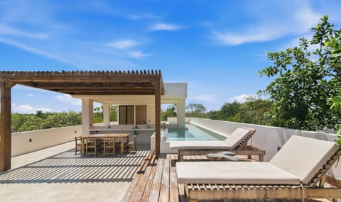 2 outdoor pools