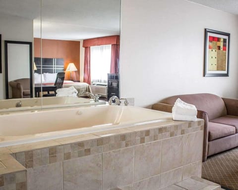 Premium bedding, pillowtop beds, in-room safe, desk