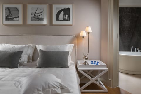 4 bedrooms, bed sheets