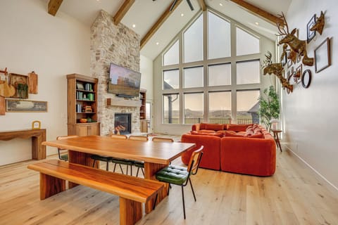 House (6 Bedrooms) | Interior
