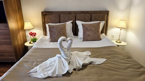 Deluxe Apartment, 2 Bedrooms, Balcony | Individually furnished, desk, iron/ironing board, free WiFi