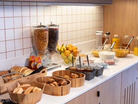 Buffet breakfast on weekdays (EUR 8.40 per person)