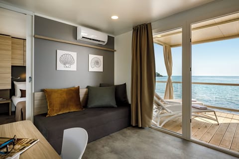 Amber Sea Luxury Village - Sea Holiday Home | Terrace/patio