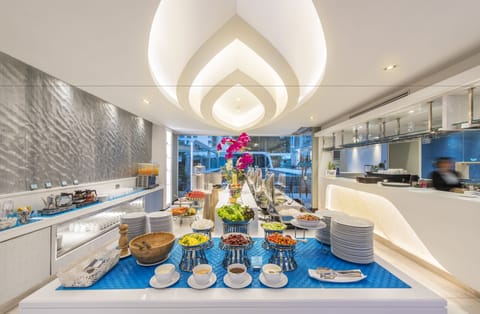 Daily cooked-to-order breakfast for a fee
