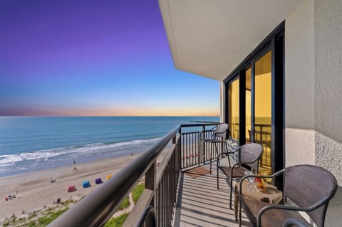 Deluxe Condo, 1 Bedroom, Balcony, Oceanfront (906) | Balcony