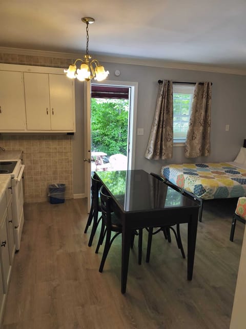 Studio Suite | In-room dining