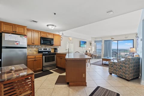 Condo, 2 Bedrooms, Balcony, Ocean View (1813) | Private kitchen | Full-size fridge, microwave, oven, stovetop