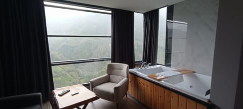 Deluxe Quadruple Room, Mountain View | Interior