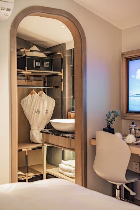 Superior Double or Twin Room | In-room safe, desk, laptop workspace, blackout drapes