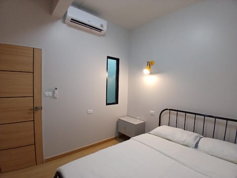 Superior Double Room | Desk, laptop workspace, free WiFi