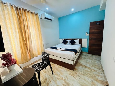 Deluxe Double Room, Garden View | In-room safe, desk, laptop workspace, soundproofing