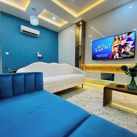 Junior Room, Balcony, City View | Living area