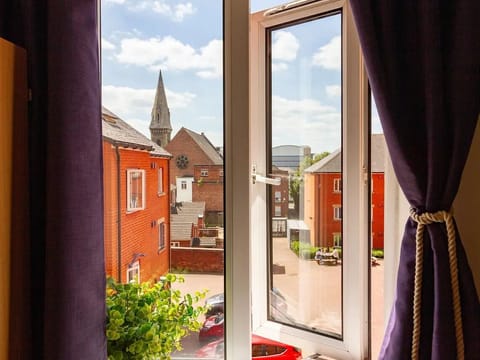 Single Room | Blackout drapes, iron/ironing board, WiFi (free)