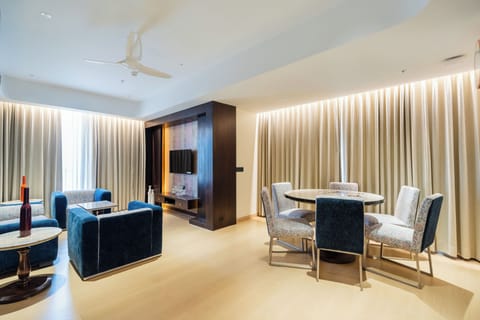 Luxury Suite | Dining