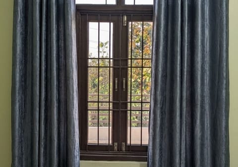 Classic Double Room | Desk, laptop workspace, free WiFi, bed sheets