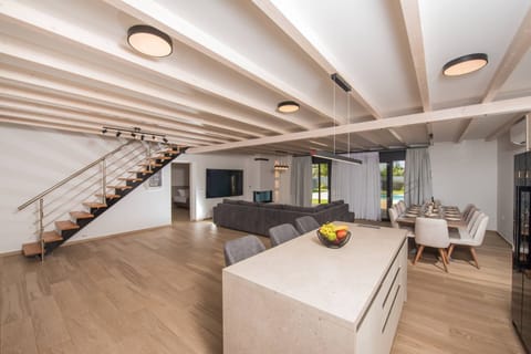 House | 6 bedrooms