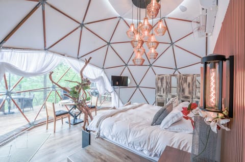 WiFi (free), bed sheets