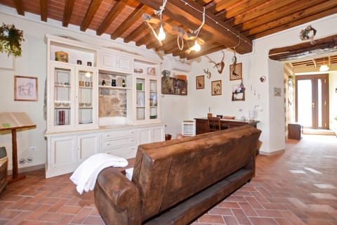 Family Apartment, 1 Bedroom, Microwave, Mountainside (Dimora Belfiore) | Living area | Stereo