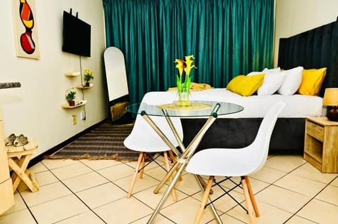 Apartment, 1 Bedroom | Living room