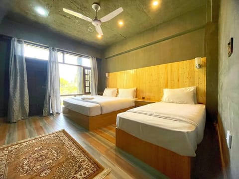Deluxe Double Room | Iron/ironing board (on request), WiFi (free)