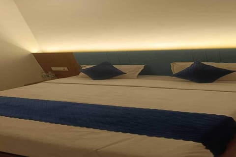 Deluxe Double Room | Desk, laptop workspace, blackout drapes, soundproofing