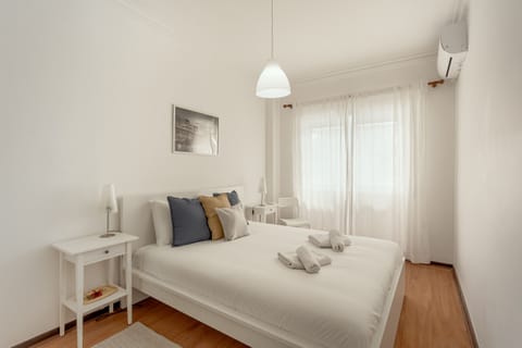 2 bedrooms, bed sheets