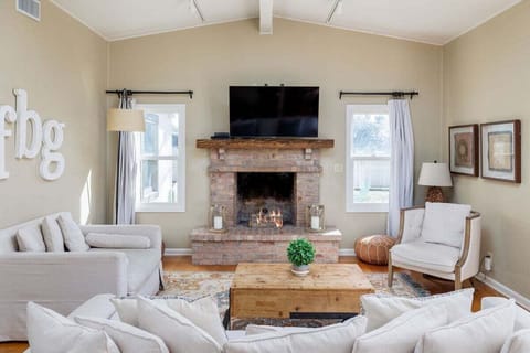 House, Multiple Beds, Hot Tub, Garden View (Das Treff Platz | Hot Tub | Firepit) | Living area