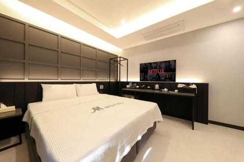 Deluxe Double Room, Non Smoking | WiFi (free)