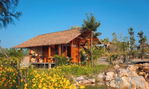 Deluxe Bungalow Garden View | Individually decorated, bed sheets