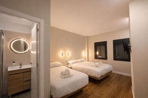 Classic Triple Room | Free WiFi