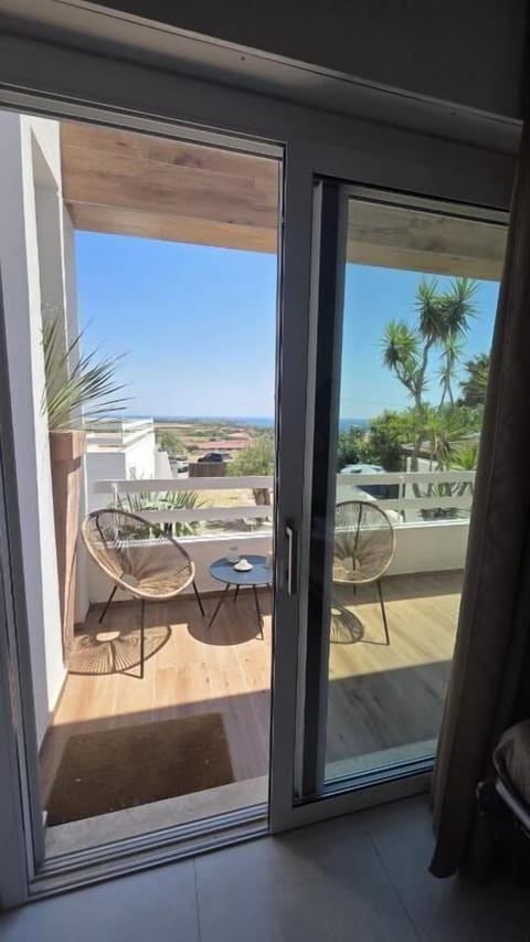Deluxe Suite, Terrace, Poolside | Interior
