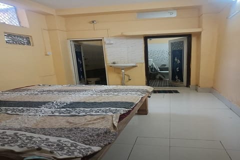 Deluxe Room | WiFi (free), bed sheets