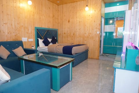 Deluxe Room, City View | Desk, laptop workspace, free WiFi