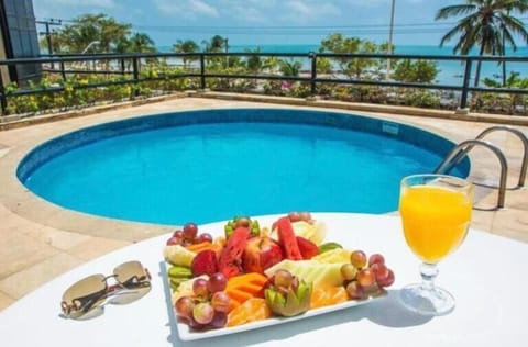 8 outdoor pools
