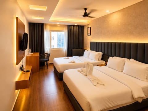Family Suite | In-room safe, soundproofing, iron/ironing board, WiFi (free)