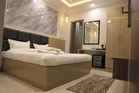 Economy Room | Desk, laptop workspace, free WiFi