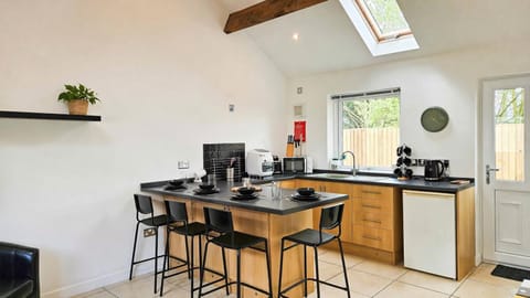 Cottage (2 Bedrooms) | Private kitchen | Microwave, oven, stovetop, cookware/dishes/utensils