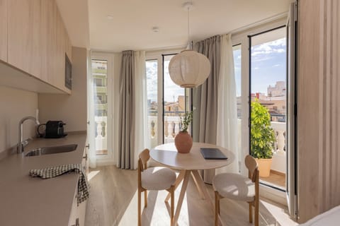 Estudio luminoso | Private kitchen | Full-size fridge, microwave, stovetop, dishwasher