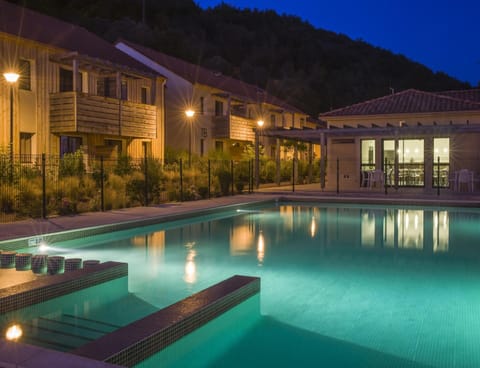 Apartment | Pool | Outdoor pool, a heated pool