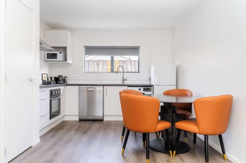Deluxe Apartment, 3 Bedrooms, Non Smoking | Private kitchen | Microwave, oven, stovetop, dishwasher