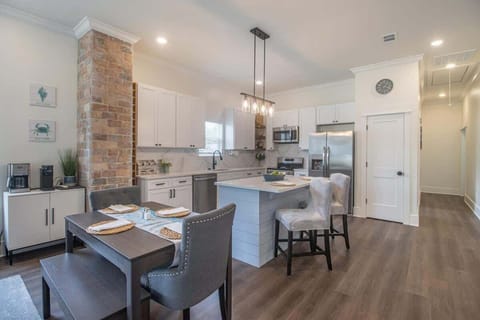 House, Multiple Beds, Fireplace, Pool View (Beach Retreat) | Private kitchen