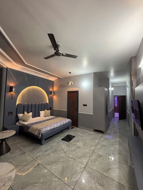 Luxury Double or Twin Room, Garden View | Desk, laptop workspace, blackout drapes
