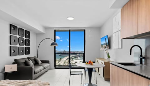 Junior Studio, City View | Living area