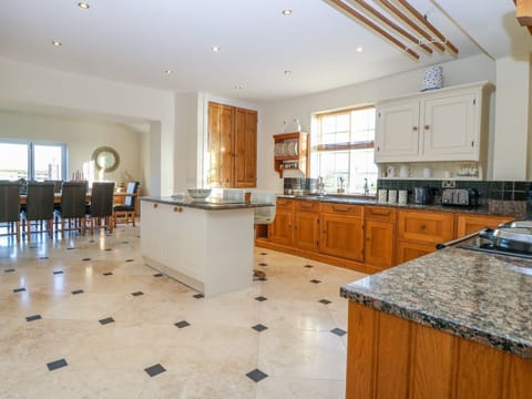 Dishwasher, cookware/dishes/utensils