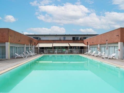 Apartment | Pool | Outdoor pool