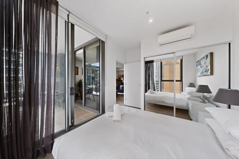 Apartment | 2 bedrooms, laptop workspace, bed sheets