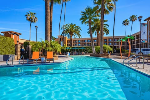 Outdoor pool, open 8:00 AM to 10:00 PM, pool umbrellas, sun loungers