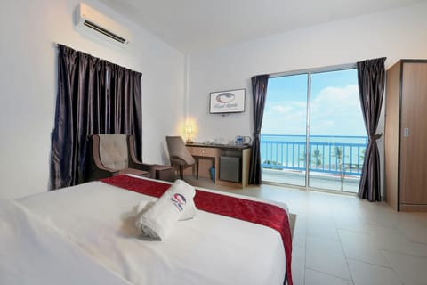 Deluxe Room, Sea View | In-room safe, desk, blackout drapes, free WiFi
