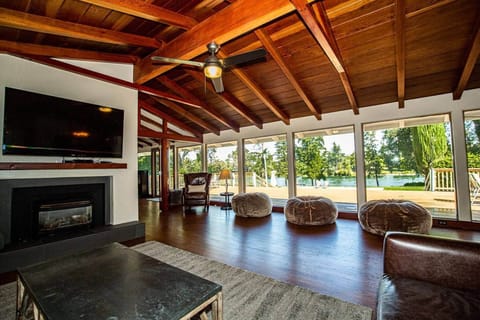 House, 3 Bedrooms, Balcony | Room amenity