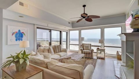 Apartment (3 Bedrooms) | Front of property